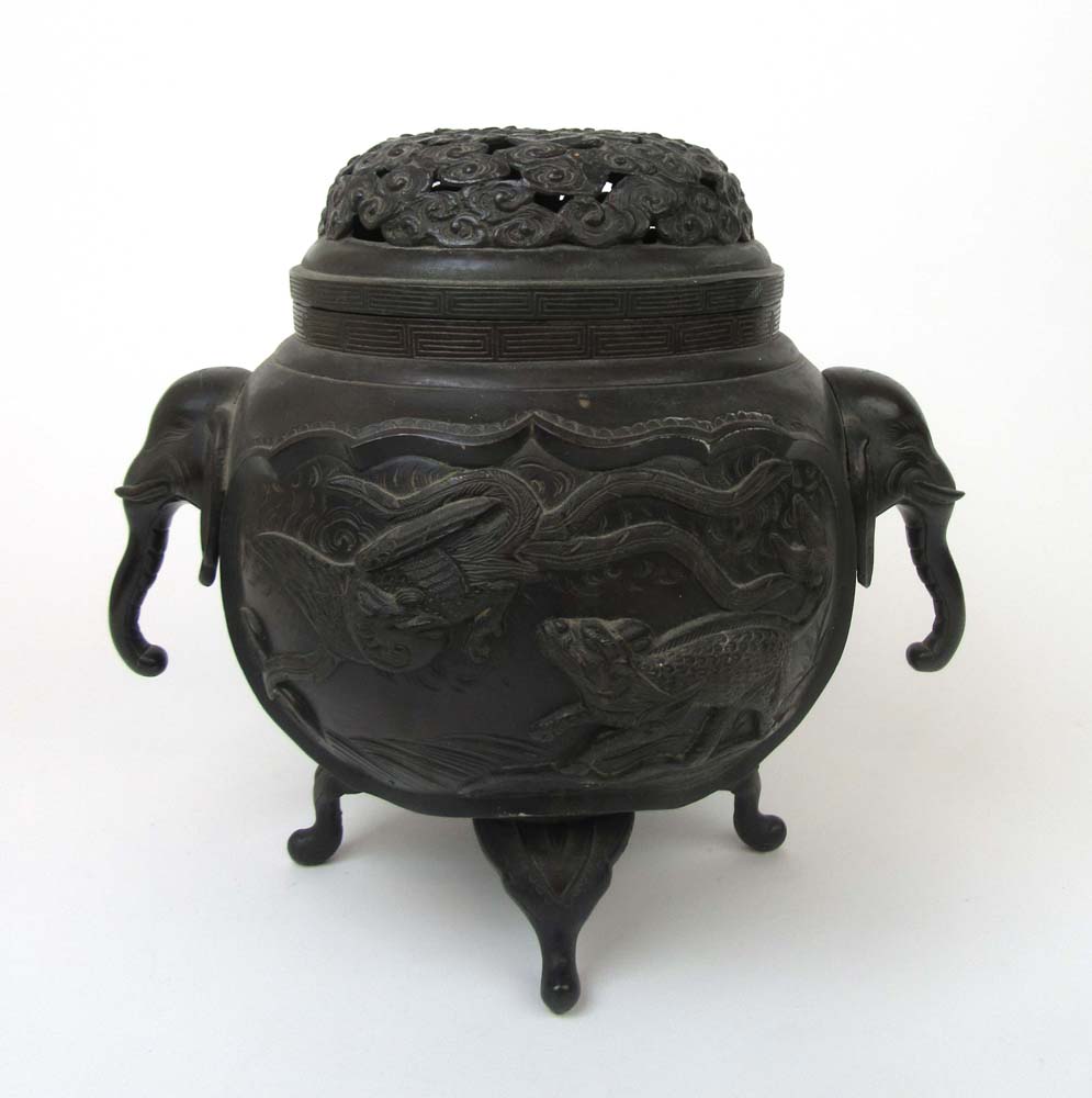 A Japanese Meiji period bronze censer, t - Bild 2 aus 6