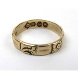 A mid-Victorian 12ct gold engraved band.