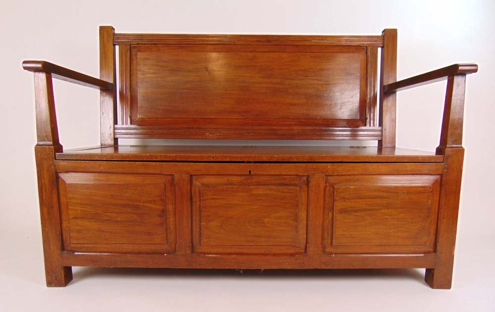 An early 20th century colonial teak sett