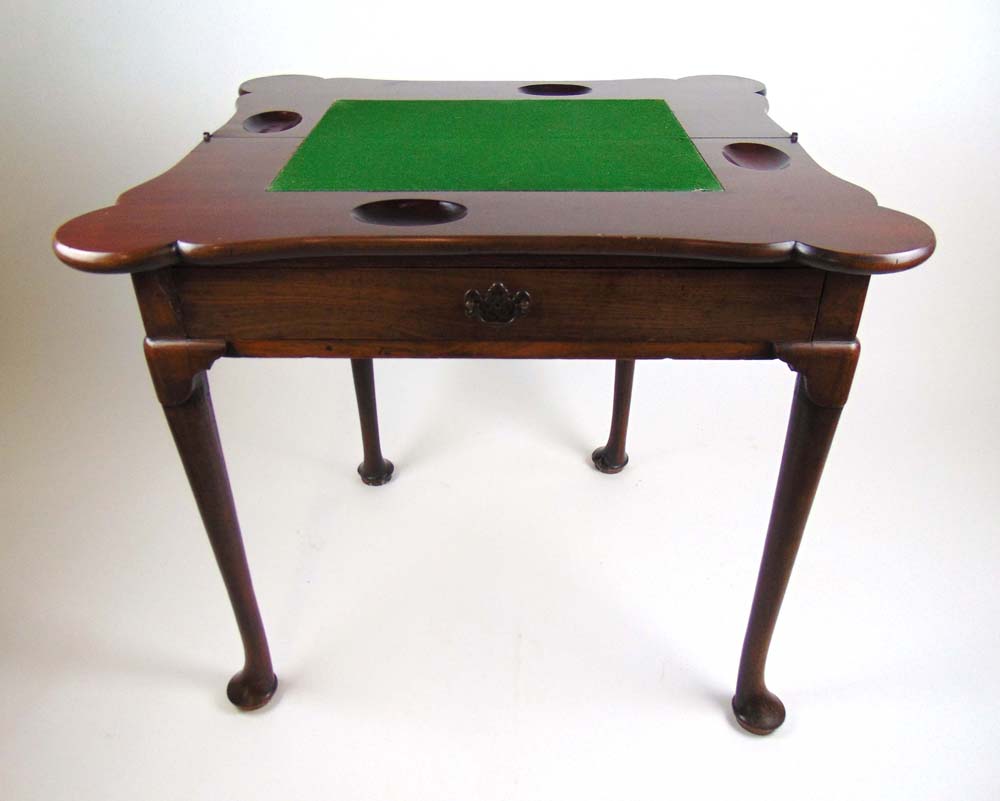 An 18th century mahogany tea/games table - Image 2 of 4