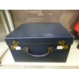 A ladies leather travelling vanity case