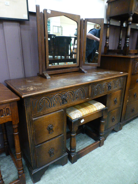 An early 20th century oak dressing table