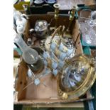 A tray of metalware to include brass can