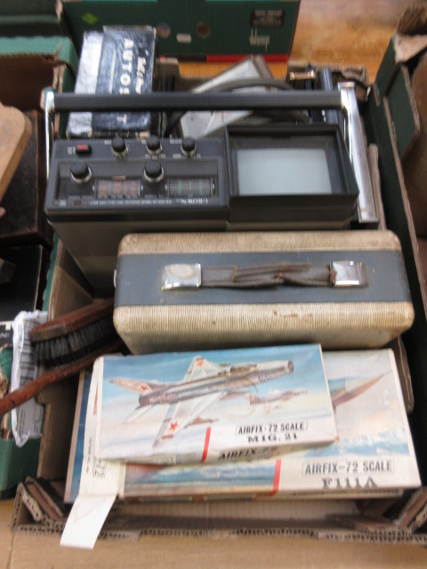 A tray containing Airfix models, radio b