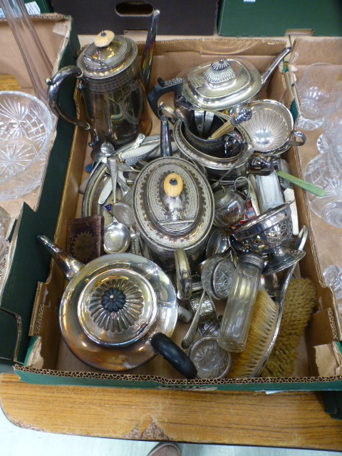 A tray of assorted silver plated ware to