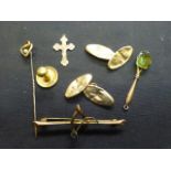 A selection of 9ct gold and yellow metal