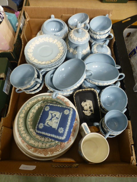 A tray of blue and white Wedgwood tea wa