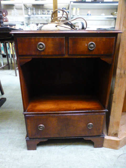 A reproduction mahogany cabinet having t