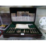 A canteen case of kings pattern flatware