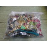 A bag of assorted costume jewellery