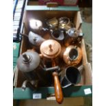 A tray of plated and copper ware to incl