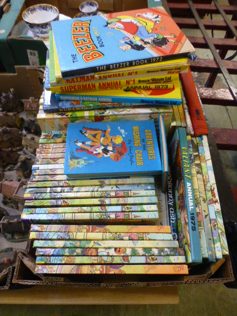 A tray of children's annuals to include