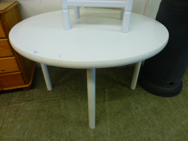 A white circular table