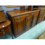 An Edwardian walnut sideboard having two