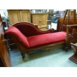 An Edwardian walnut framed chaise longue