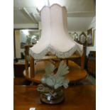 A table lamp with Capedimonte doves sitt