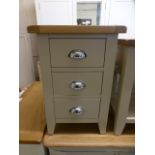 An oak topped three drawer bedside chest (1.