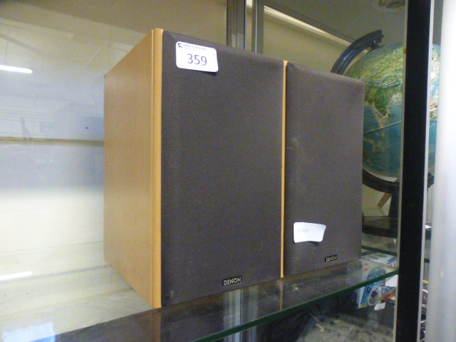 A pair of Denon speakers model SC-M50