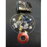 A bag containing an assortment of costume jewellery to include yellow and white metal rings,