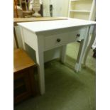 A Banbury white painted dressing table (40A.