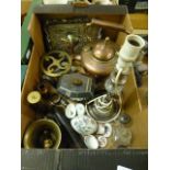 A tray of assorted brass ware, plated ware etc.