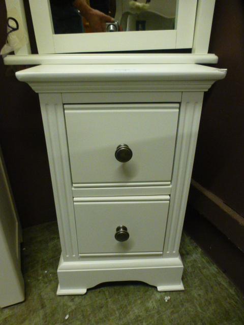 Banbury White Painted Small Bedside Table (21.