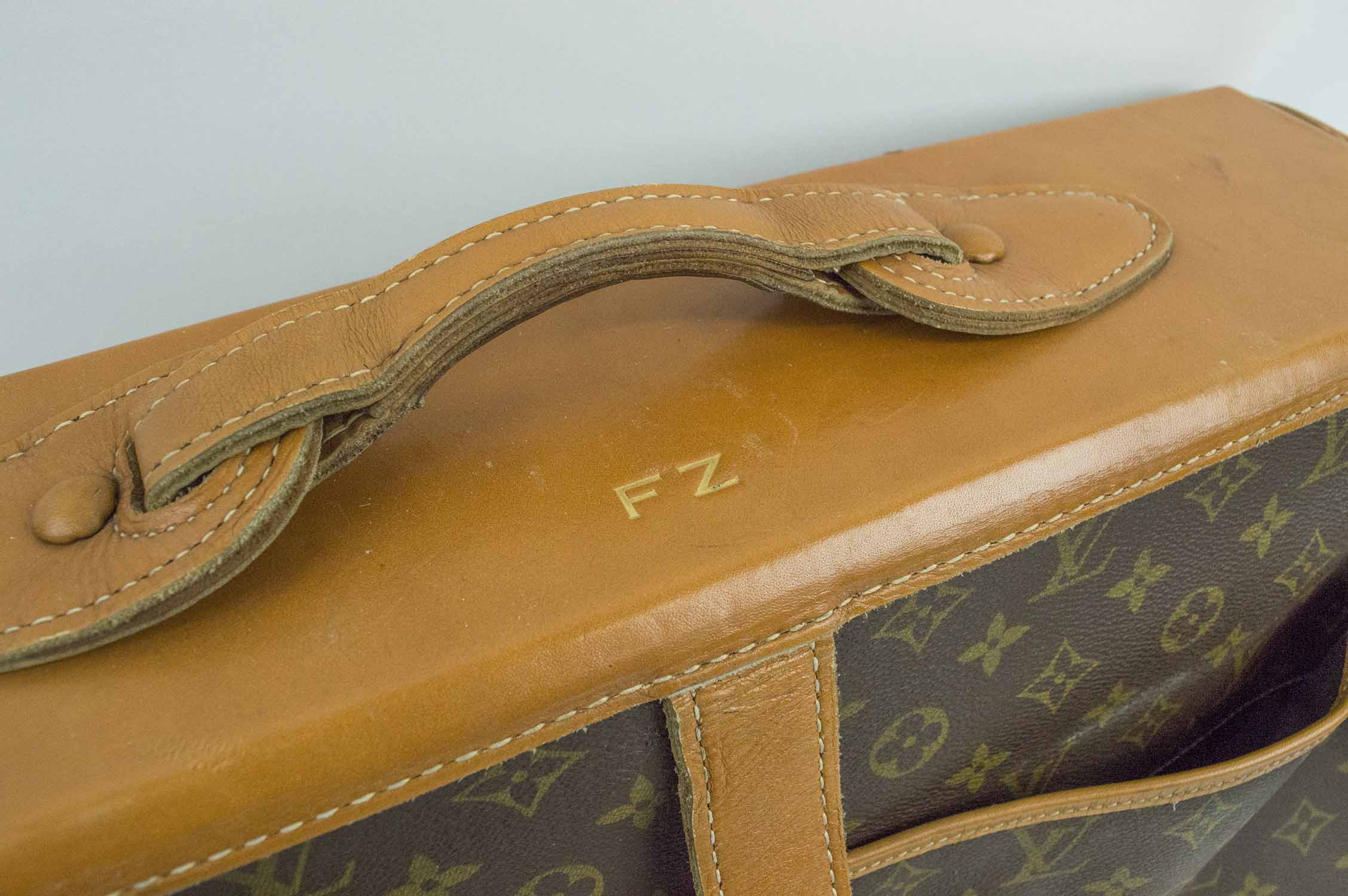 LOUIS VUITTON VINTAGE GARMENT BAG, monogrammed with top handle, manufactured by The French Co, US