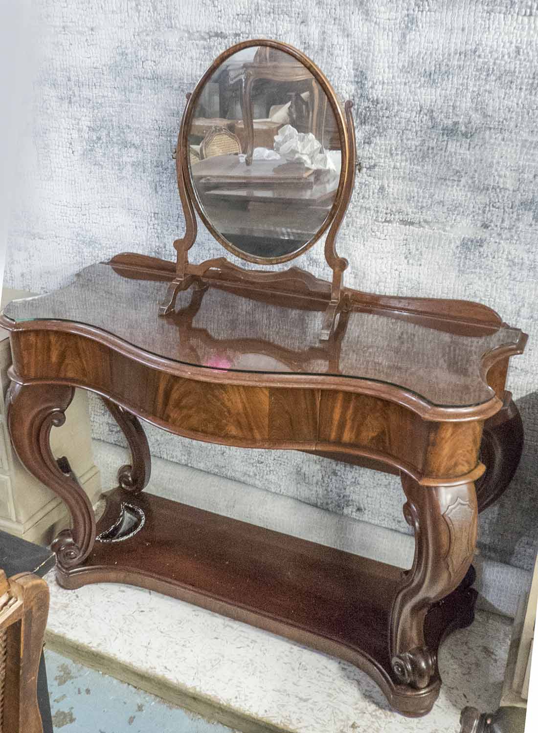 DUCHESSE SIDE TABLE,