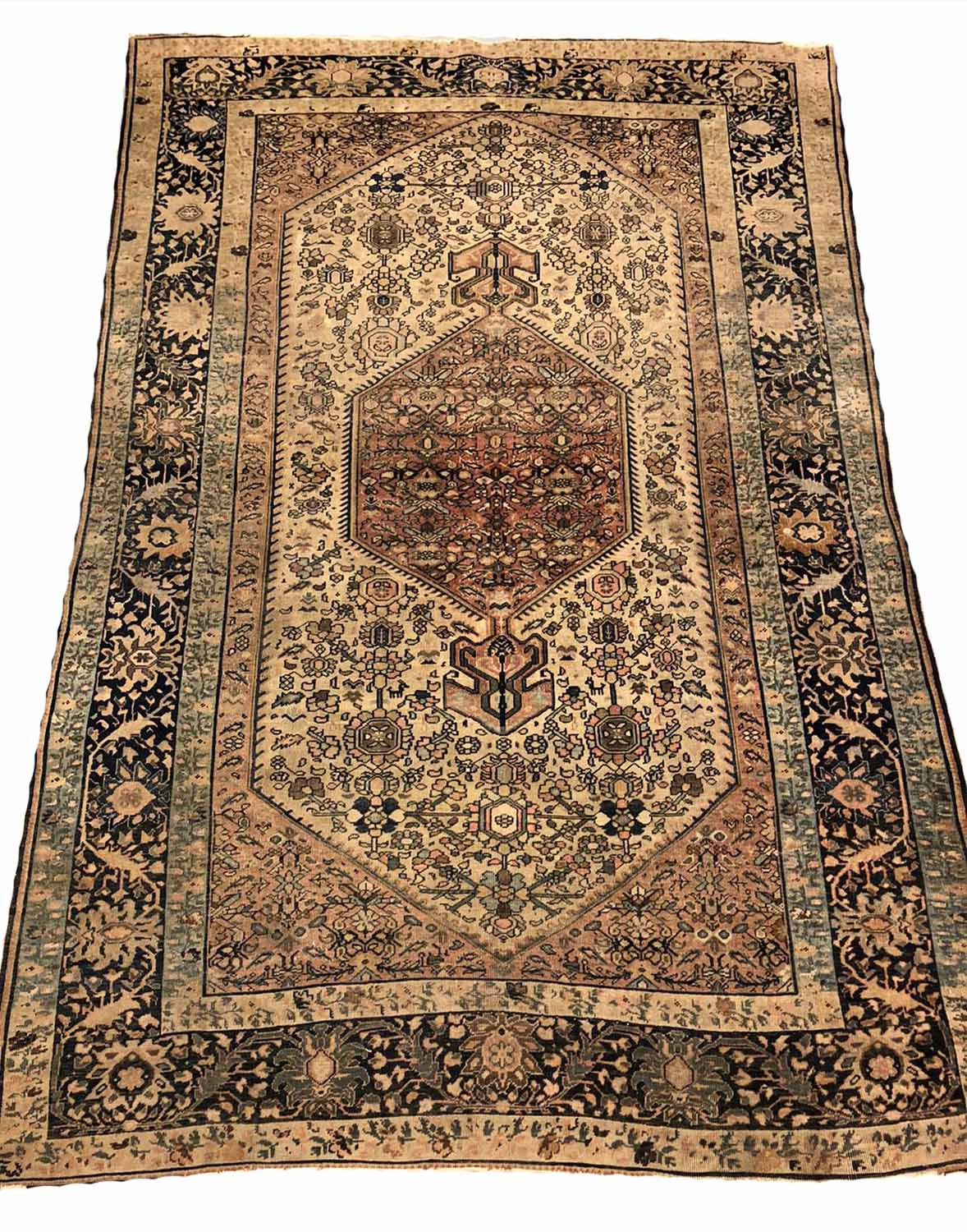 VERY FINE ANTIQUE PERSIAN FEREGHAN RUG, 184cm x 122cm.