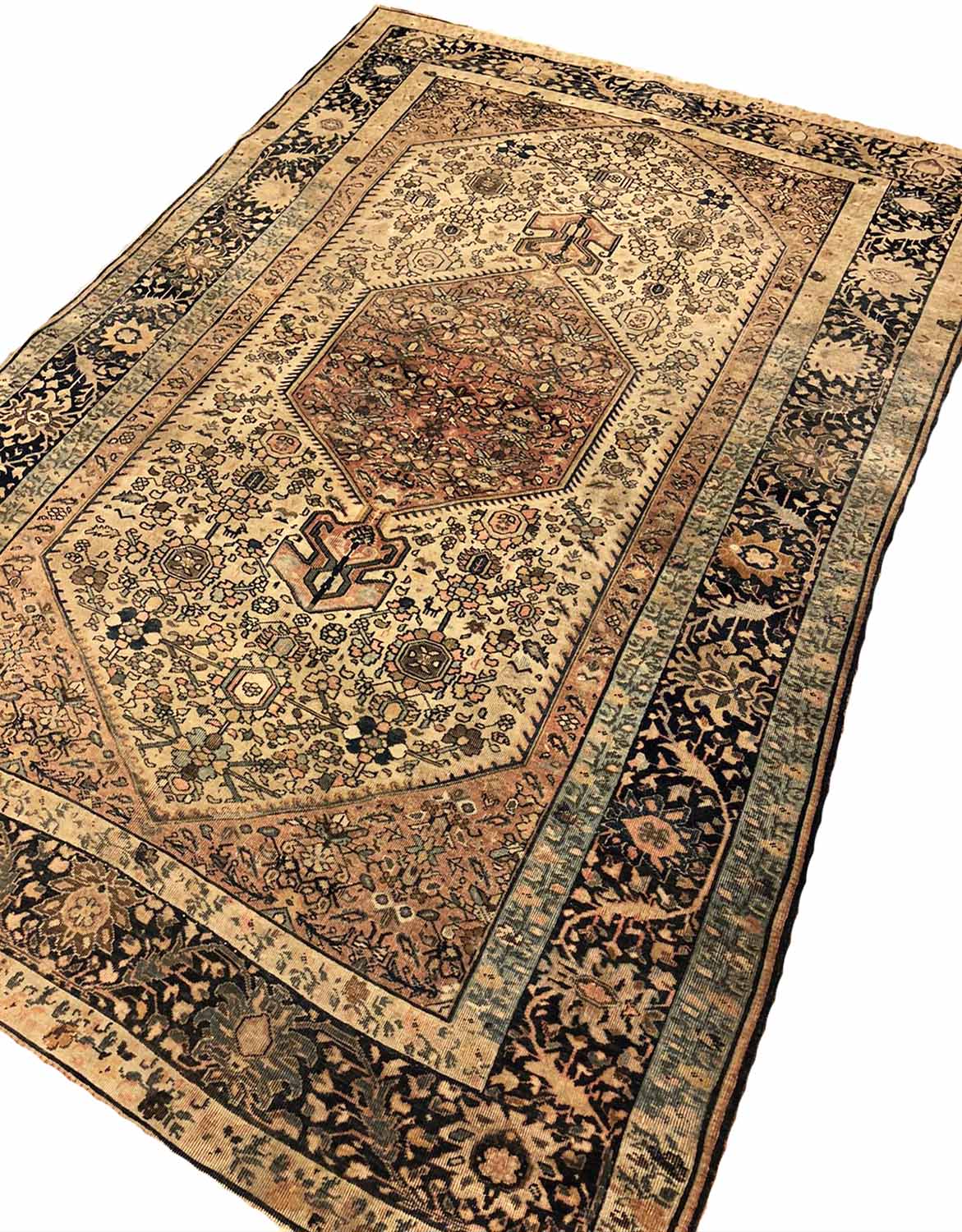 VERY FINE ANTIQUE PERSIAN FEREGHAN RUG, 184cm x 122cm. - Image 2 of 4