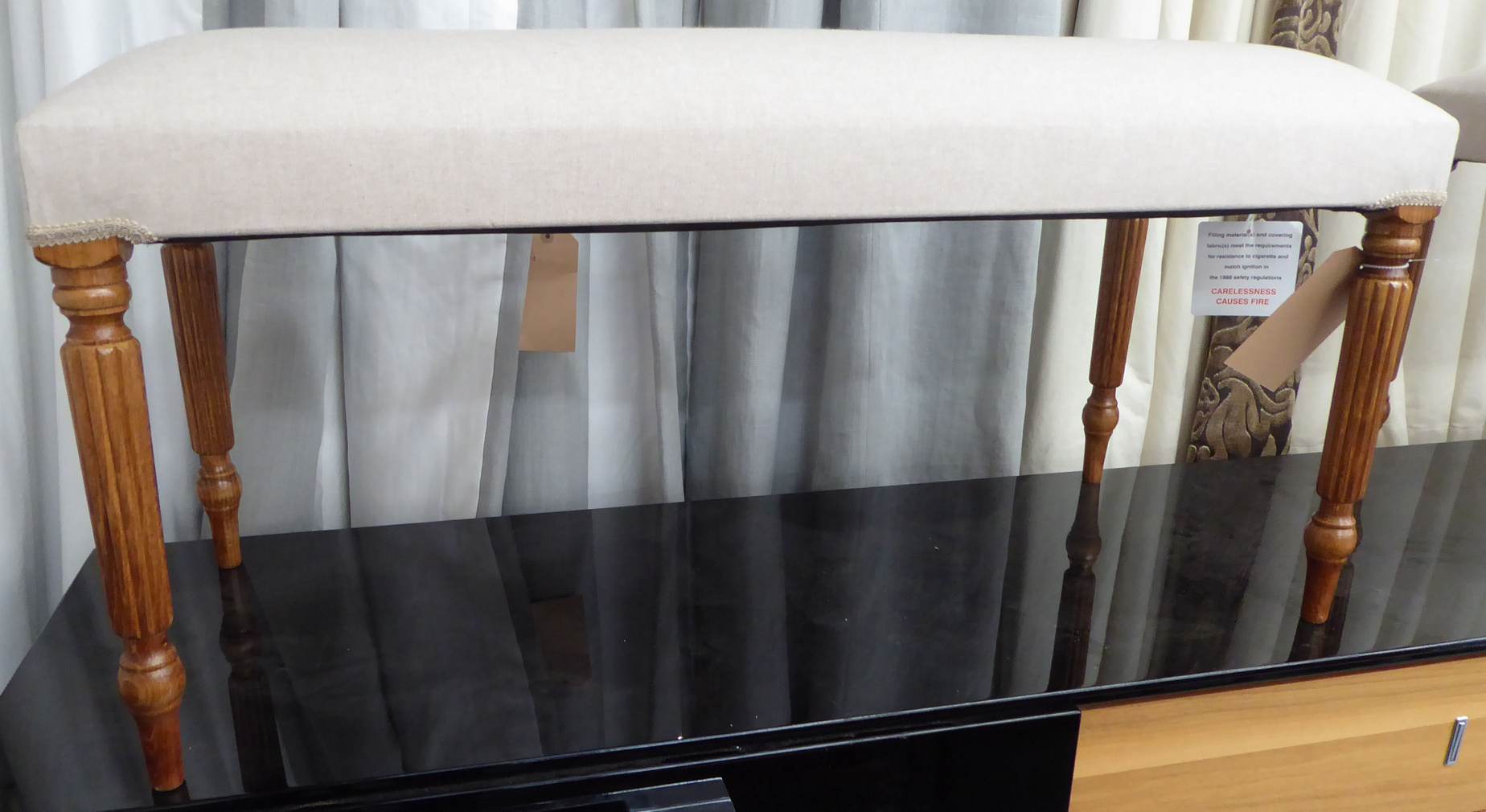 HALL SEAT, English country house style linen cover on reeded supports, 98cm x 40cm x 43cm. - Image 2 of 2