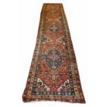 ANTIQUE HERIZ SERAPI RUNNER, 465cm x 100cm,