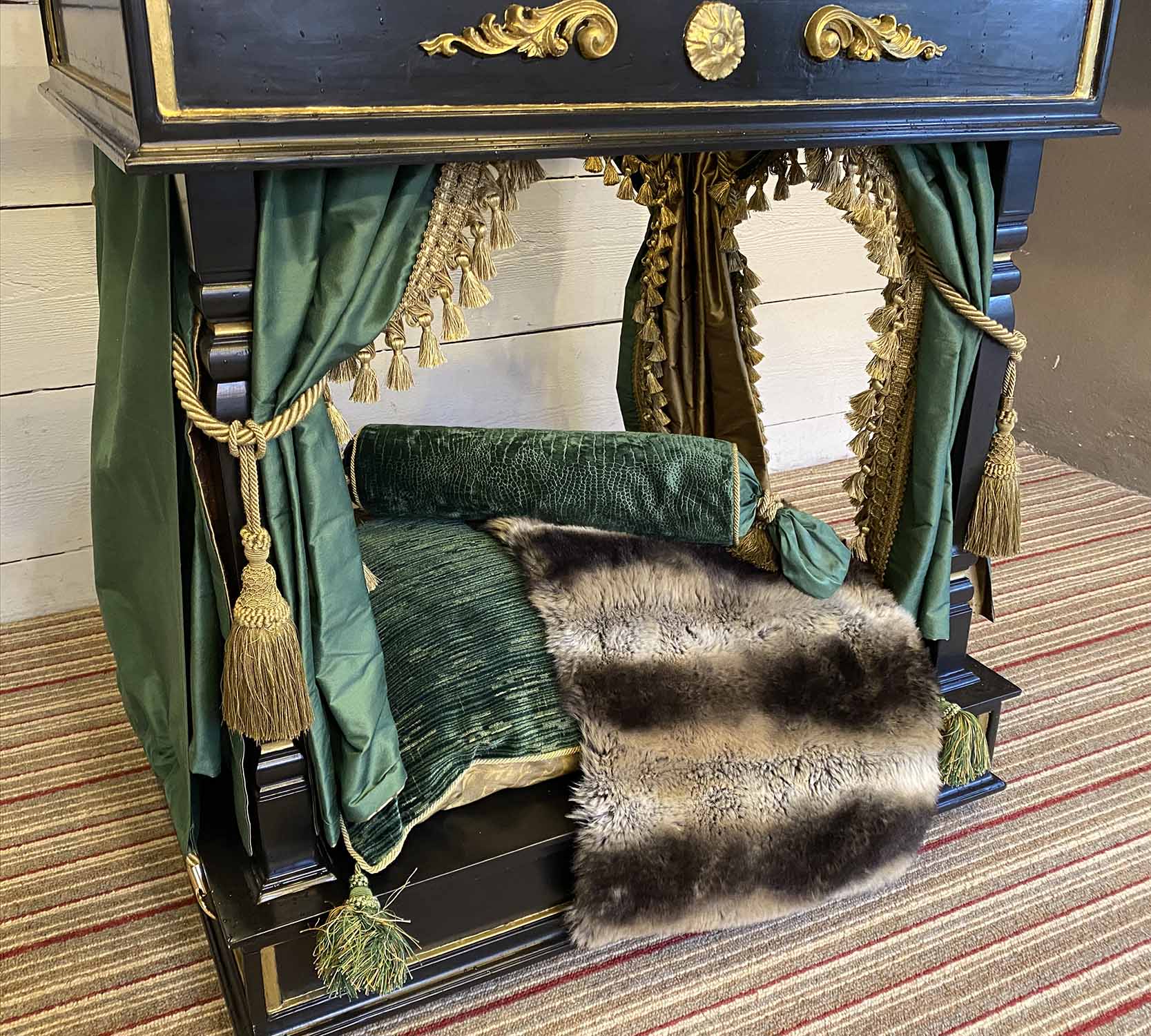 EMPIRE STYLE DOG BED, ebonised and gilt frame with luxurious silk and velvet upholstery, - Image 3 of 3