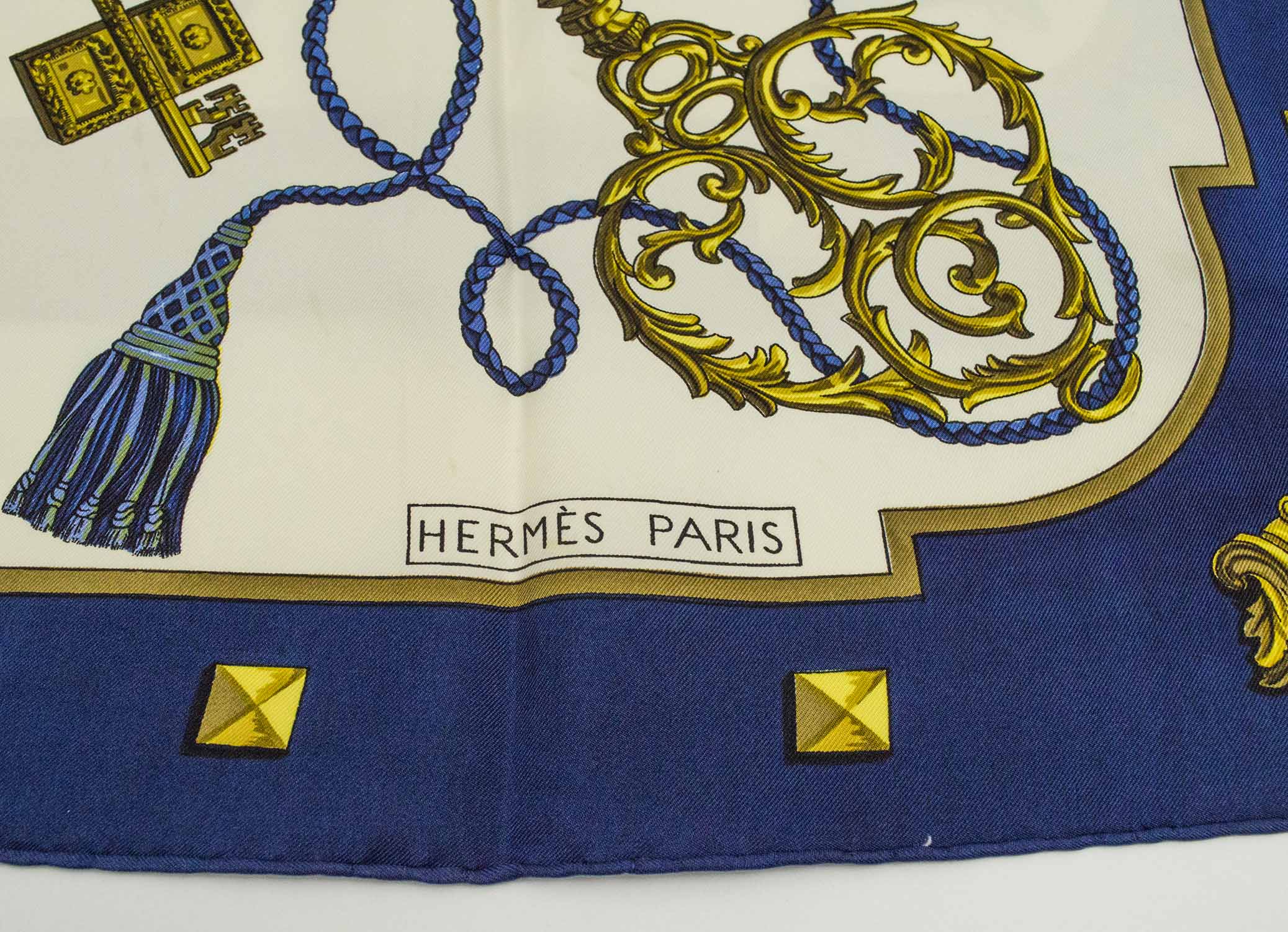 HERMÈS SCARF, 'Les clefs' of 'The keys', by Caty Latham, blue and gold, - Image 4 of 4