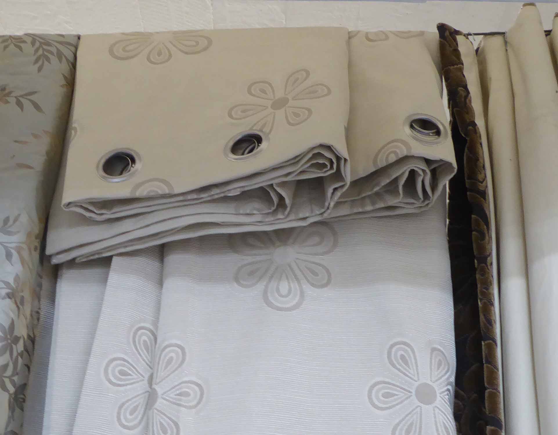 CURTAINS, a pair, floral patterned design, lined, with eyelet holes at top, - Image 2 of 2
