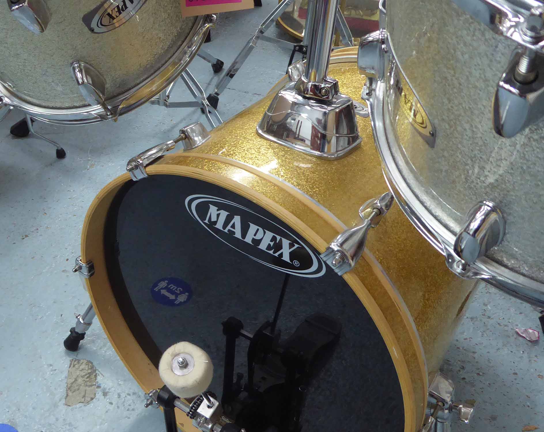 MAPEX DRUM KIT AND STOOL, with various drums and cymbols, 114cm H. - Image 2 of 3
