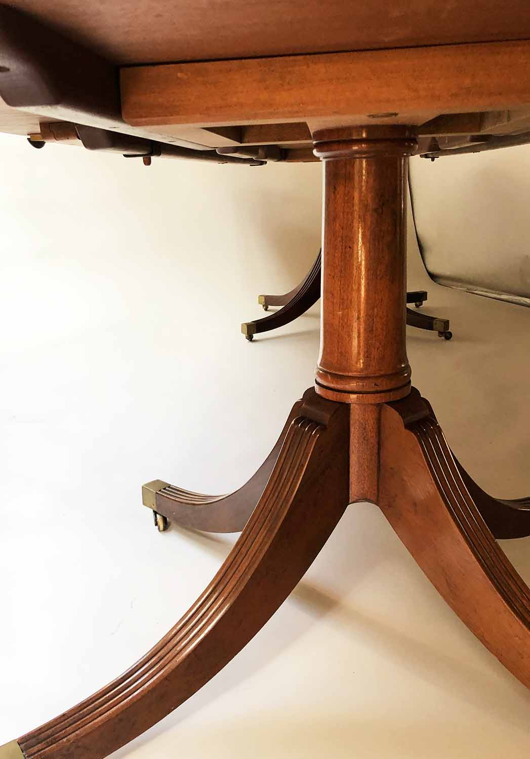 TWIN PILLAR DINING TABLE, - Image 4 of 5