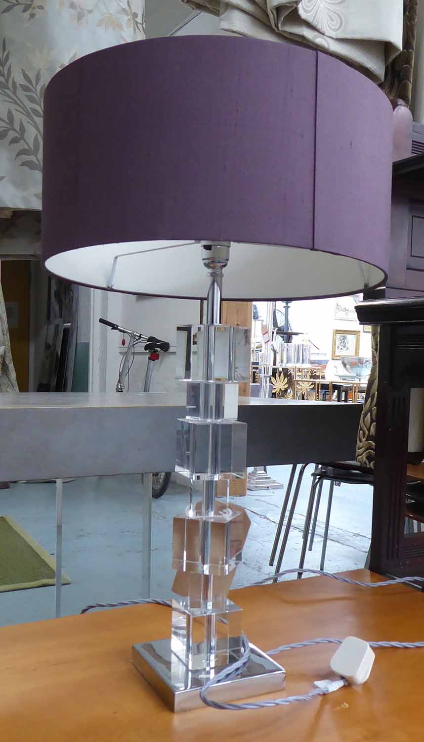 HEATHFIELD & CO BERLIN MEDIUM TABLE LAMP, with shade, 61cm H.