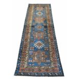 ANTIQUE HERIZ SERAPI RUNNER, 245cm x 87cm.