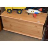 PINE EFFECT BLANKET BOX