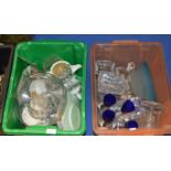 2 BOXES CONTAINING ASSORTED CRYSTAL & GLASS WARE, DECORATIVE COLOURED GLASS BOWL, STEM COLOURED