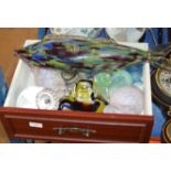 BOX CONTAINING ASSORTED GLASS WARE, CAITHNESS GLASS, GLASS FISH DISPLAY ETC