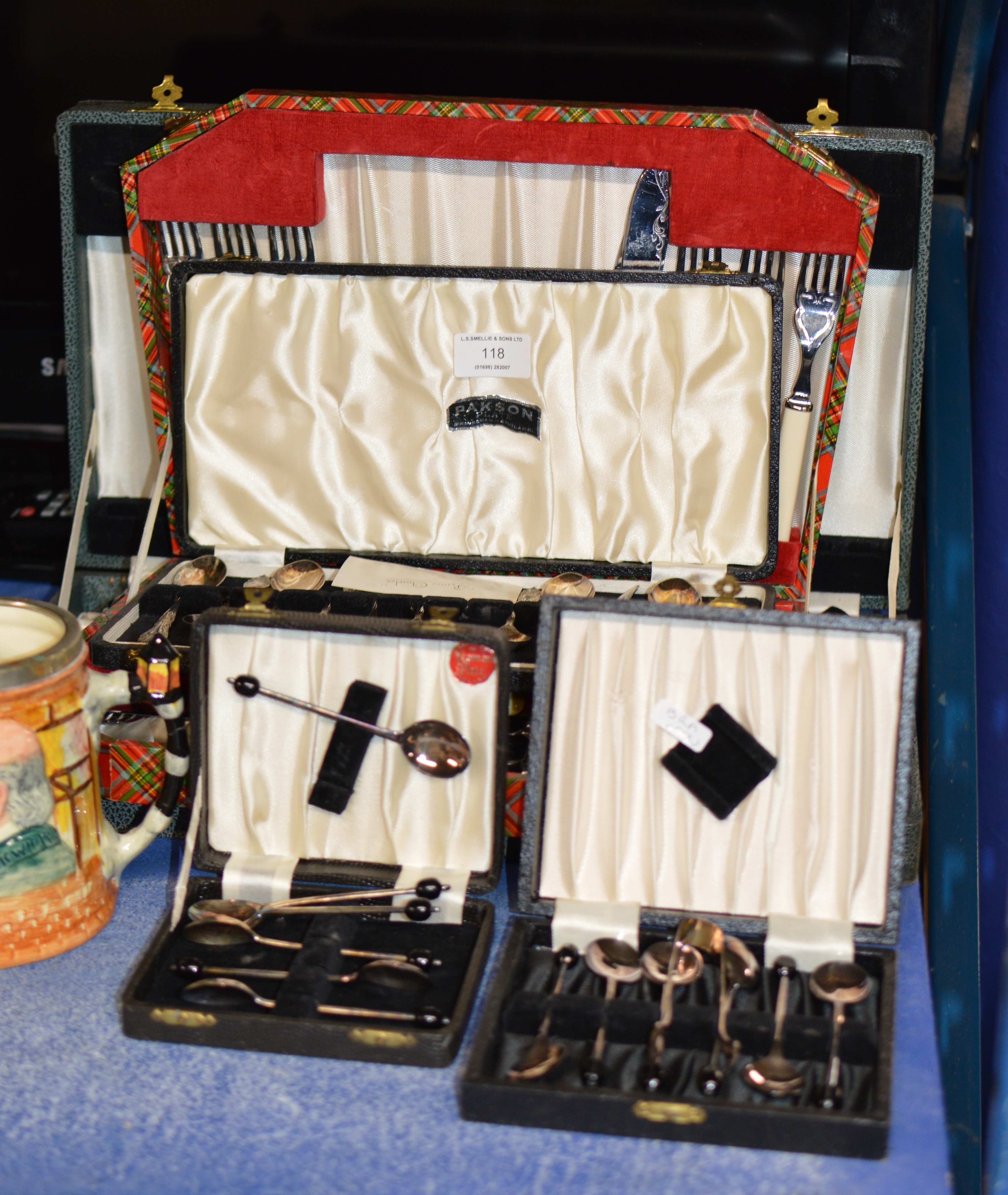 VARIOUS BOXED SETS OF CUTLERY