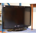 SAMSUNG 37" LCD TV WITH REMOTE