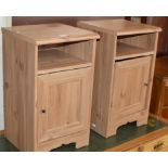 PAIR OF MODERN PINE EFFECT BEDSIDE UNITS