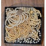 BOX WITH ASSORTED FAUX PEARLS