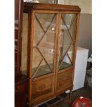 OAK DOUBLE DOOR DISPLAY CABINET