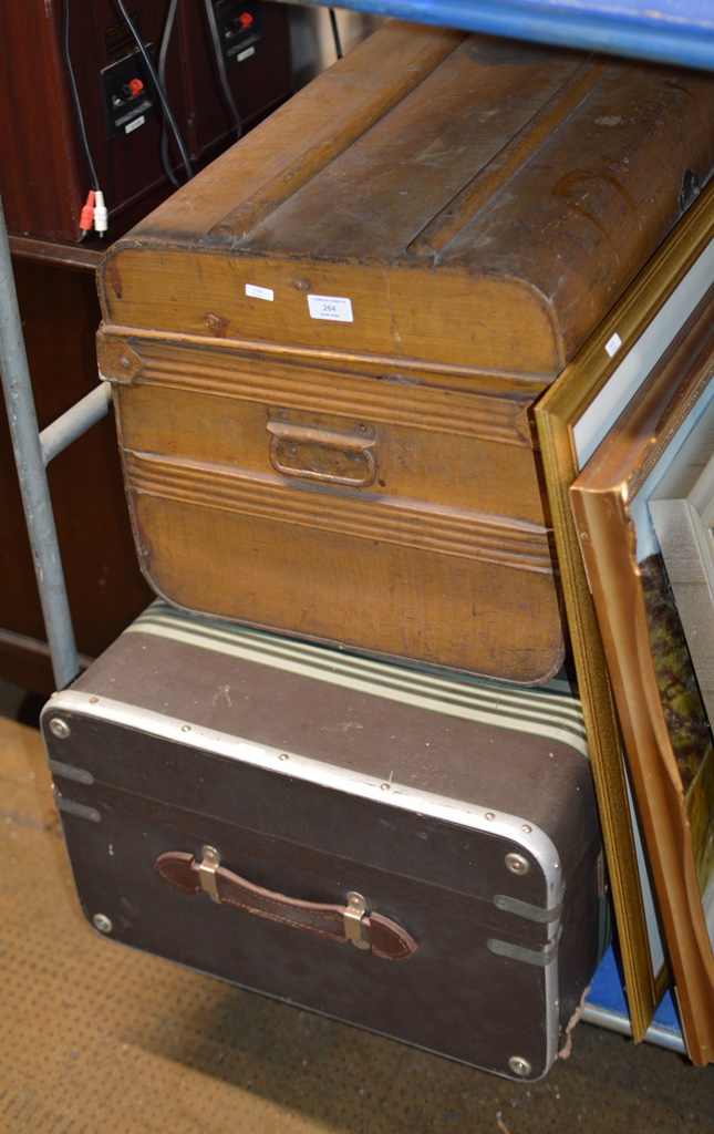 2 VINTAGE TRUNKS