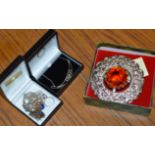 LARGE SCOTTISH KILT BROOCH, SILVER RENNIE MACKINTOSH STYLE NECKLACE & BOX WITH ASSORTED SILVER