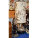 RETRO STYLE POTTERY LAMP & NOVELTY LAMP MODELLED AS A LIGHT HOUSE